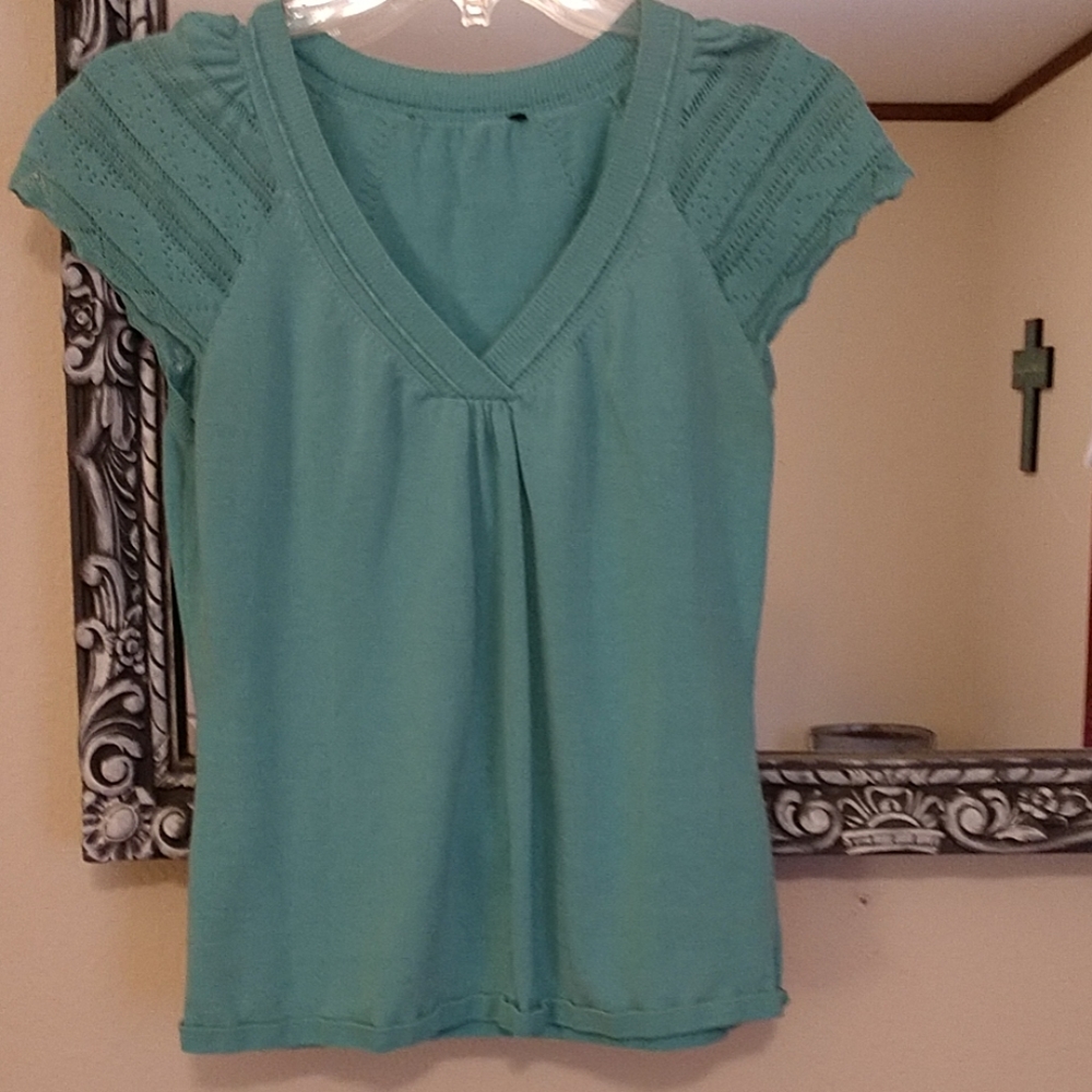 Short sleeve sweater